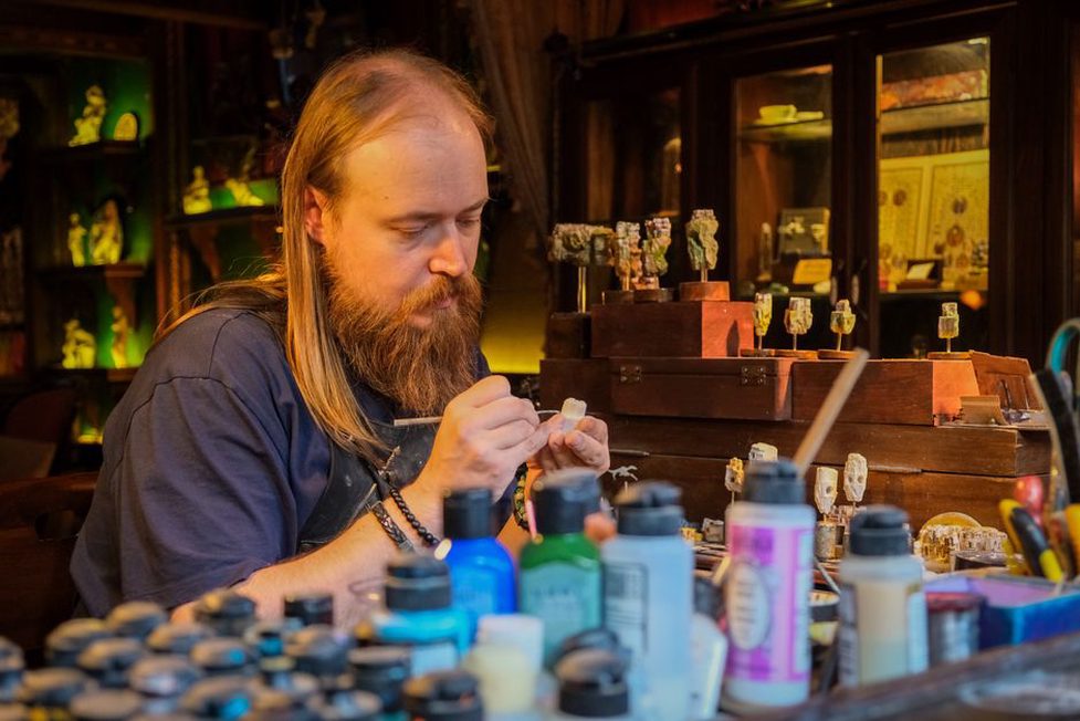 atelier de peinture sur miniatures avec plusieurs modèles