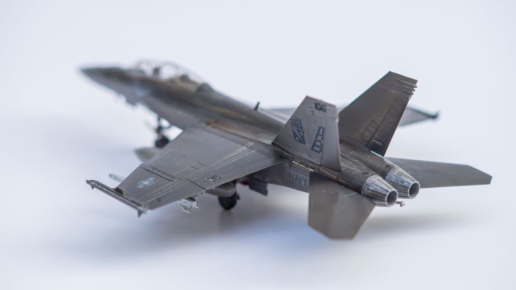 outils pour assembler un modèle d'avion