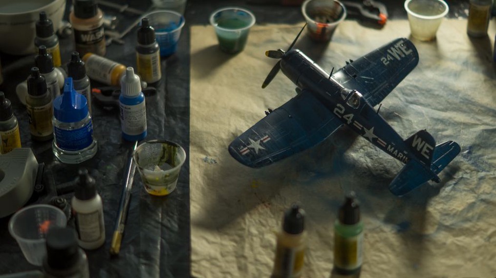 Échanges techniques autour de miniatures en cours