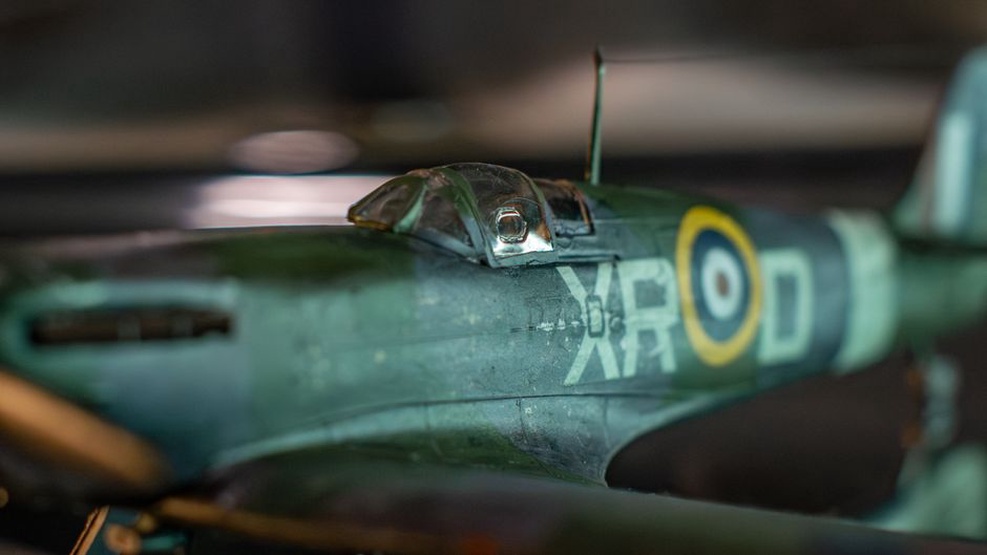 Détails du cockpit vérifiés avant fermeture du fuselage