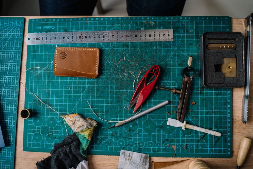 Des postes de travail dégagés pour monter des maquettes