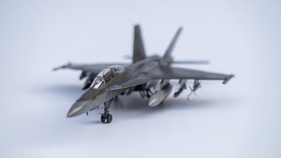 Vérification d’un vitrage avant la fermeture du cockpit
