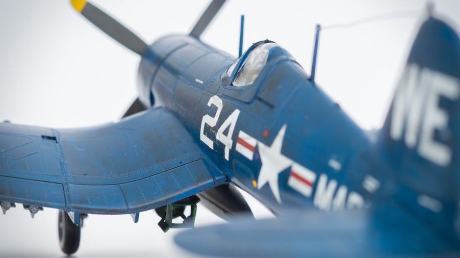 Vue rapprochée d’un cockpit sur fond neutre